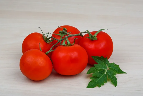 Tomates en la rama — Foto de Stock