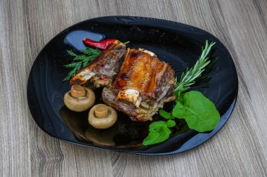 Kavrulmuş dana kaburga