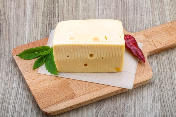 Жовтий сир Цегла — стокове фото