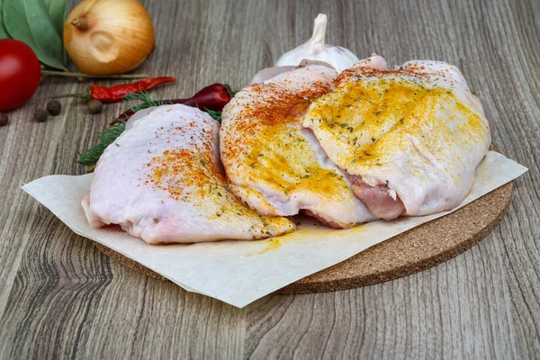 Raw chicken thights — Stock Photo, Image