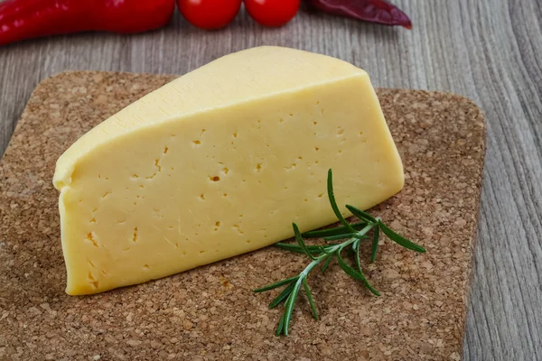 Triângulo de queijo amarelo — Fotografia de Stock