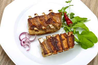 Kızarmış kuzu kaburgası