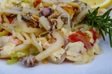 Deniz ürünleri kokteyl