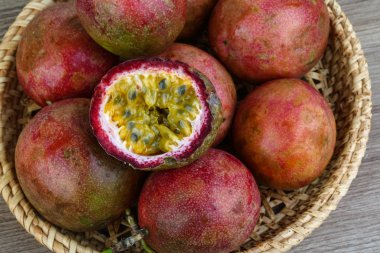 Taze tropikal meyve - Maracuja