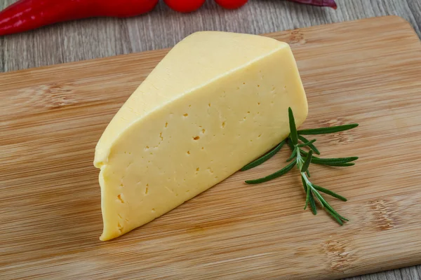 Triángulo del queso amarillo —  Fotos de Stock