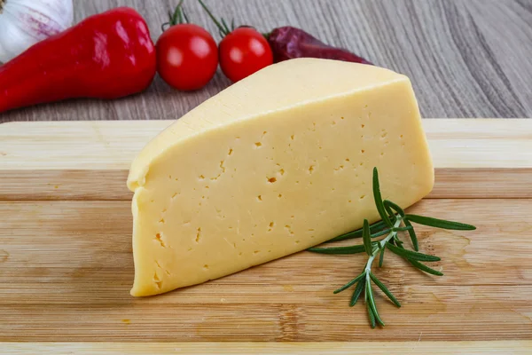 Žlutý sýr trojúhelník — Stock fotografie