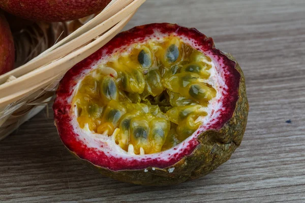 Fruta tropical fresca - Maracuja — Fotografia de Stock