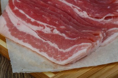 pişmemiş domuz pastırması