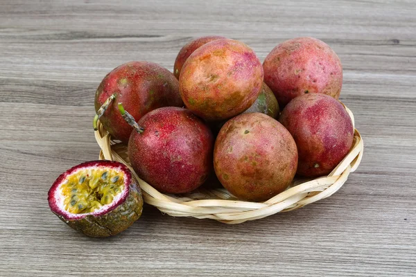 Frutta tropicale fresca - Maracuja — Foto Stock