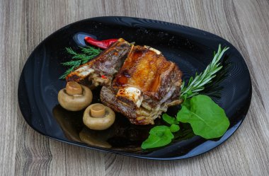 Kavrulmuş dana kaburga