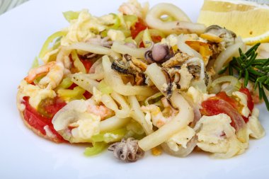 Deniz ürünleri kokteyl