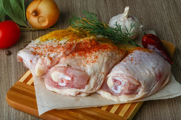 Raw chicken thighs — Stock Photo, Image