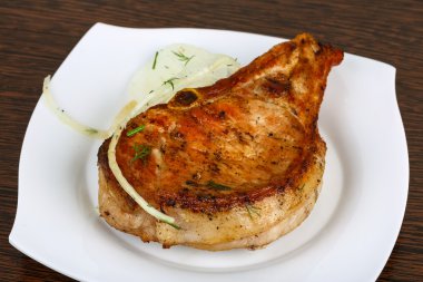 Kızarmış domuz eti.