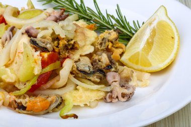 Deniz ürünleri kokteyl