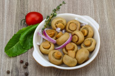 Turşu champignon
