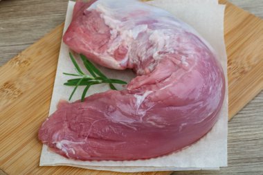 pişmemiş domuz filetosu