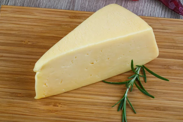 노란 치즈 삼각형 — 스톡 사진