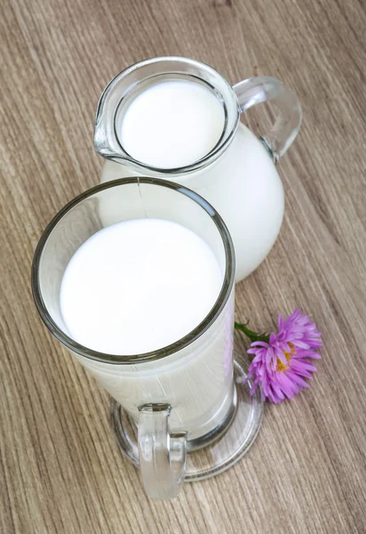 Frische kalte Milch — Stockfoto