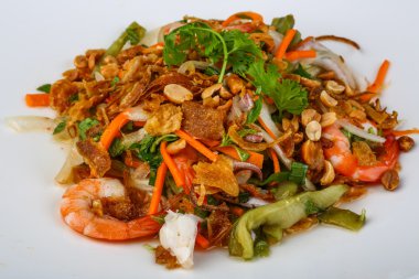 Asya deniz mahsulleri salatası