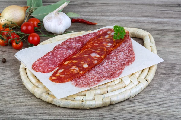 Plasterki kiełbasa salami — Zdjęcie stockowe