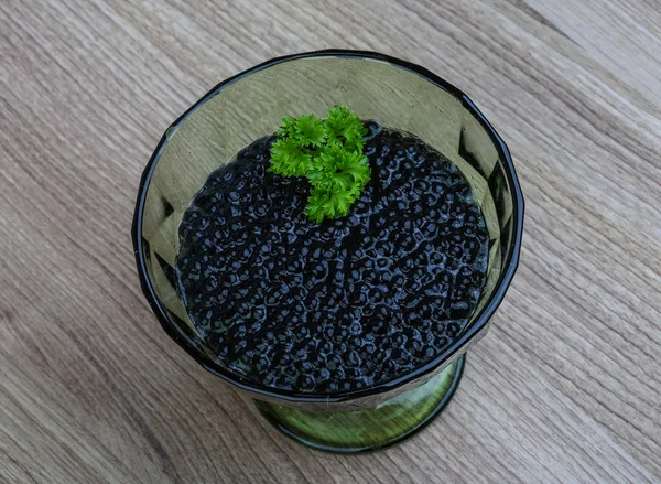 Černý kaviár v misce — Stock fotografie
