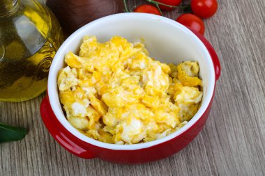 Çırpılmış yumurtalı kahvaltı.