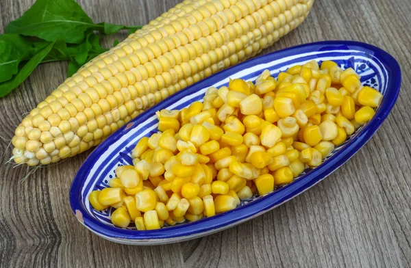 Kukurydza w misce — Zdjęcie stockowe
