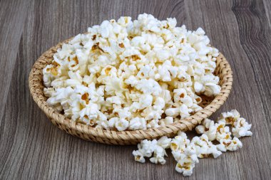 sepet sıcak patlamış mısır