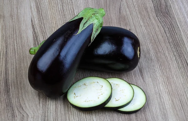 Raw ripe eggplants — Stock Photo, Image