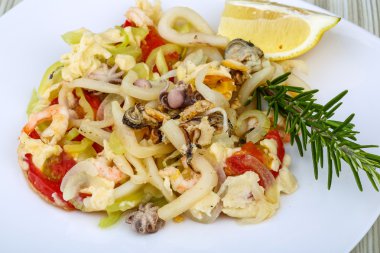 Pişmiş deniz kokteyl