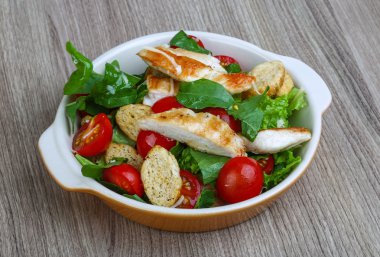 Kâsede sezar salatası