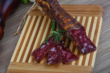 Salam sosis rosemary ile