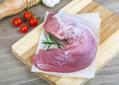 pişmemiş domuz filetosu