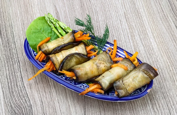 Rouleaux d'aubergines à la carotte — Photo