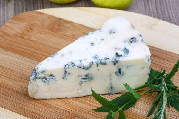 Queso azul con romero — Foto de Stock