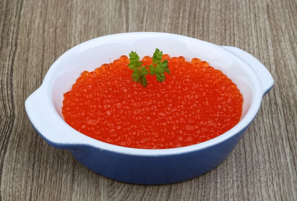 Caviar vermelho na tigela — Fotografia de Stock