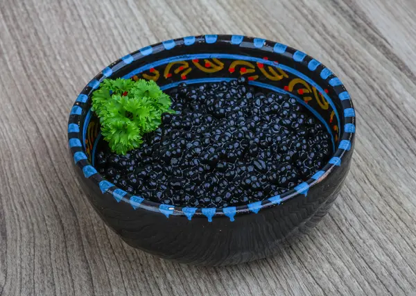 Caviar negro en el tazón — Foto de Stock