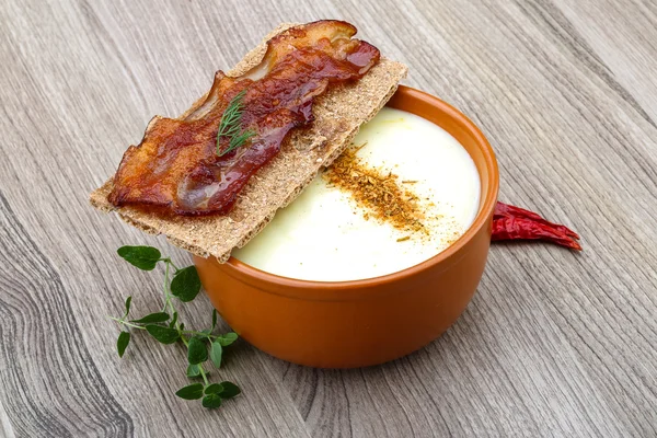 Sopa de queijo na tigela — Fotografia de Stock