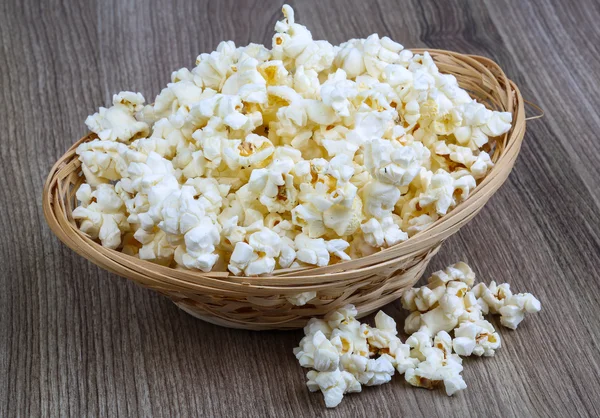 Horké Popcorn v koši — Stock fotografie