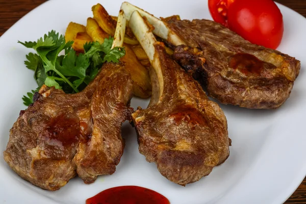 Grilled lamb chops — Stock Photo, Image