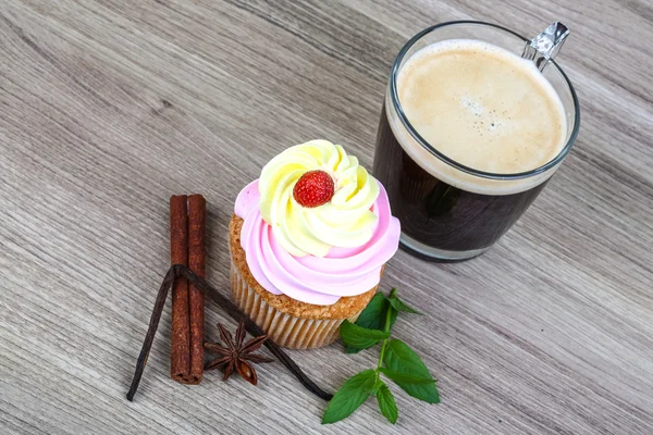 Cupcake met koffie — Stockfoto