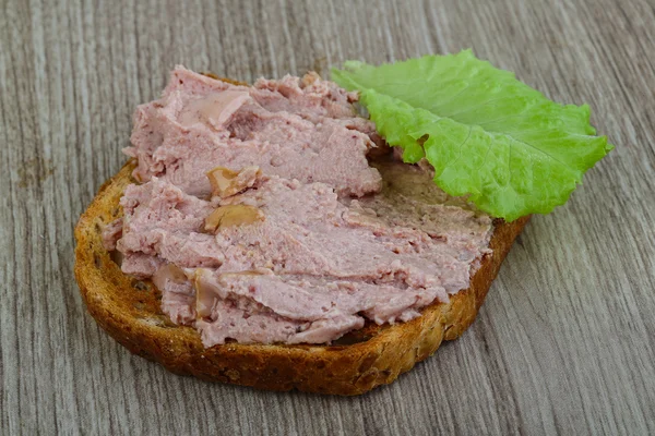 Бутерброд Пате з салатом — стокове фото
