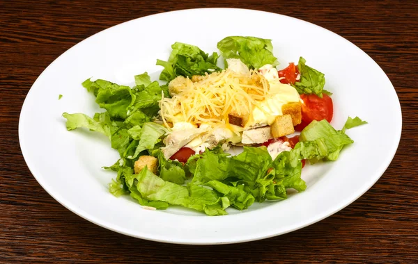 Ensalada de César con pollo —  Fotos de Stock