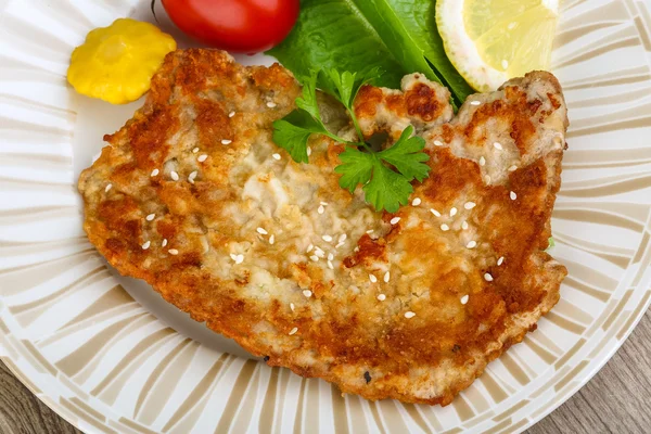 Susam ile domuz eti schnitzel