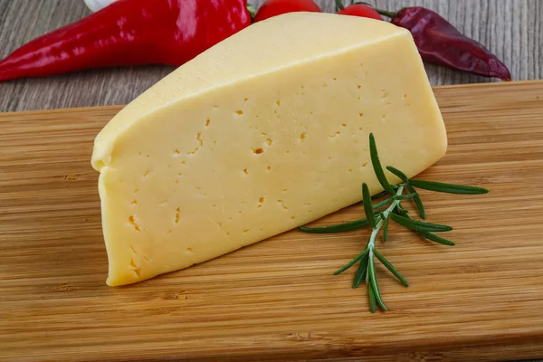 Triángulo del queso amarillo — Foto de Stock