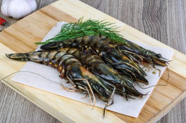 Çiğ kaplan karidesi