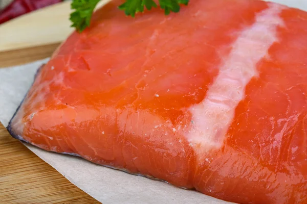 Filete de salmón salado con perejil — Foto de Stock