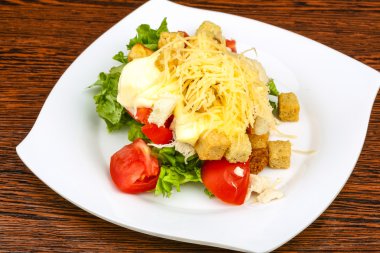 Tavuklu Sezar salatası