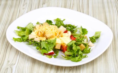 Tavuklu Sezar salatası