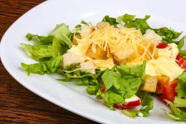 Tavuklu Sezar salatası